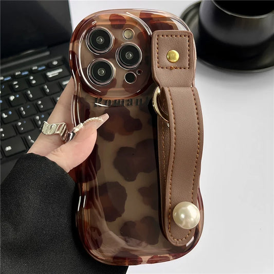 🔥Hot Selling🔥Leather Case Compatible Suitable for iPhone 14/15 Case With Wrist Strap, Leopard Print