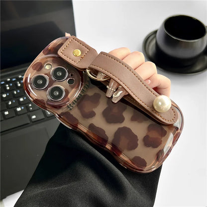 🔥Hot Selling🔥Leather Case Compatible Suitable for iPhone 14/15 Case With Wrist Strap, Leopard Print